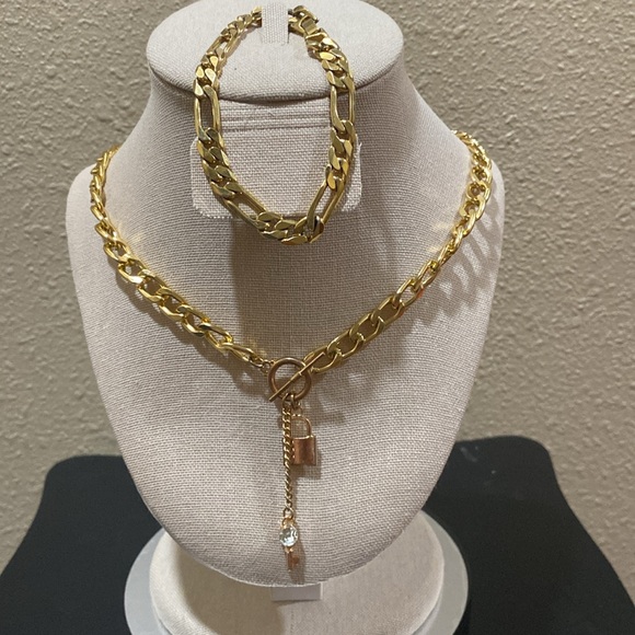 Beautiful 🤩 non-branded gold electroplated necklace and bracelet. - Picture 3 of 6
